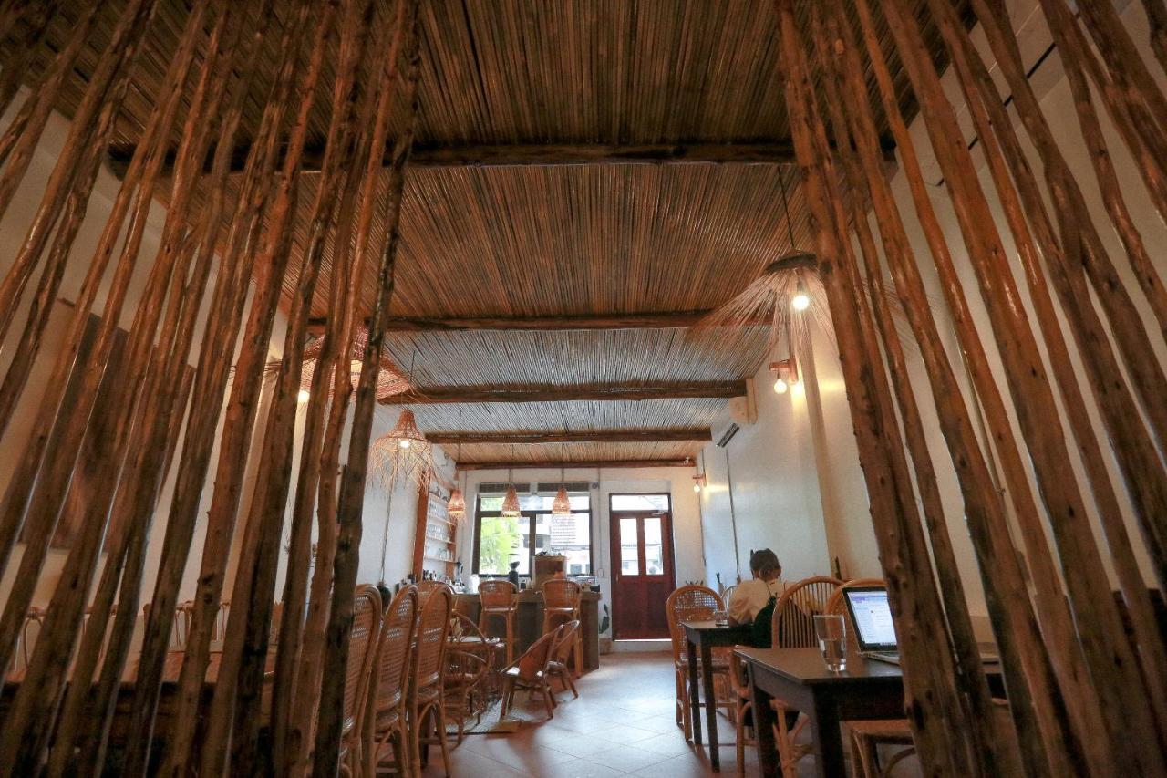Petit Espace Boutique Hostel Вьентьян Экстерьер фото