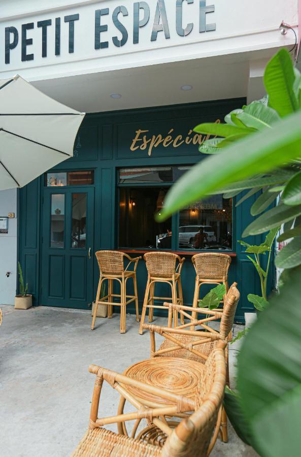 Petit Espace Boutique Hostel Вьентьян Экстерьер фото