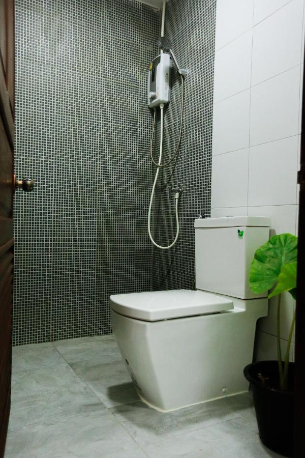 Petit Espace Boutique Hostel Вьентьян Экстерьер фото